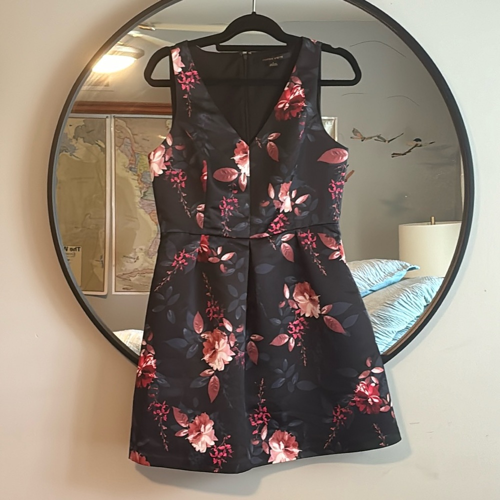 Cute cocktail dress with pockets! Fun and comfy.